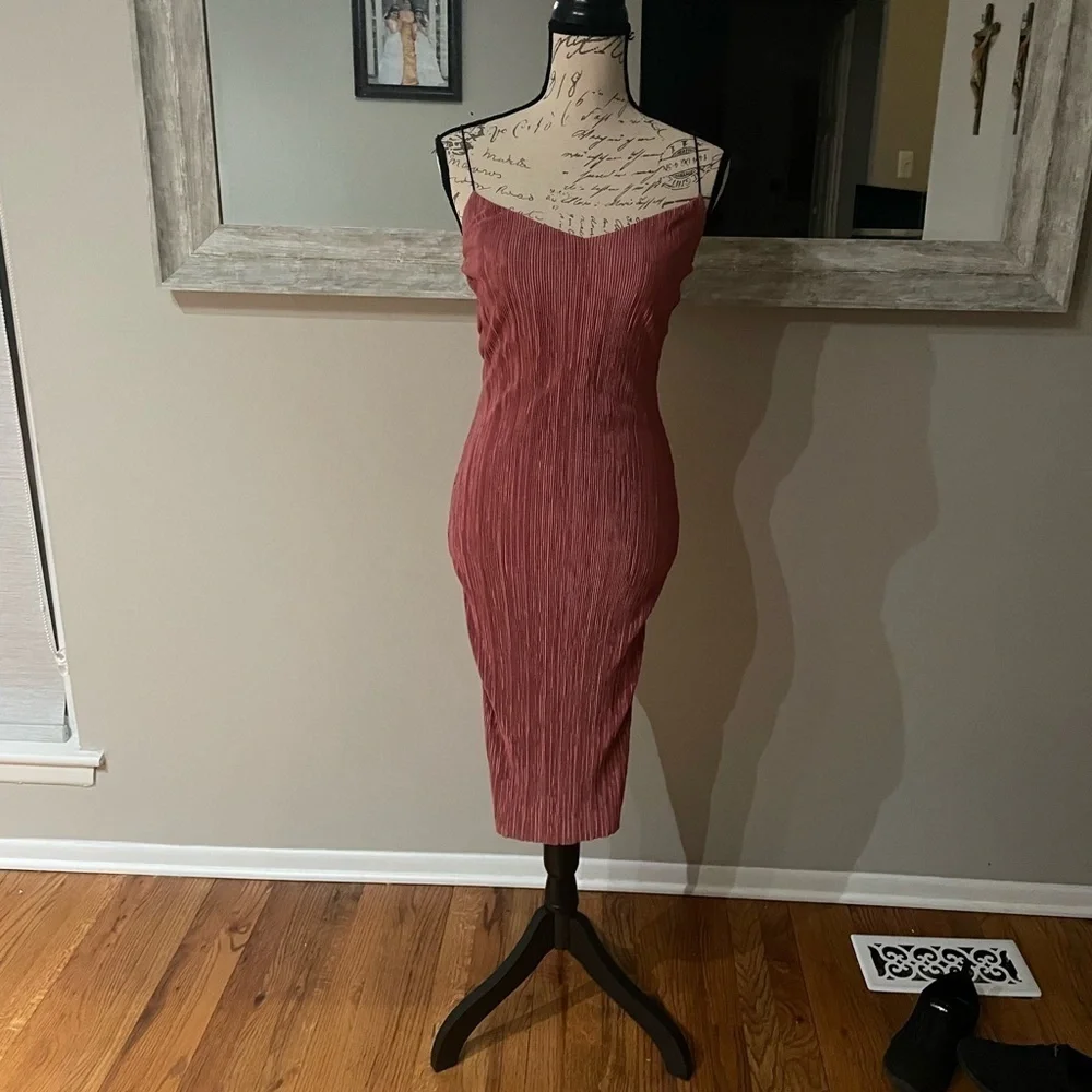 NEW Metallic Plisse Pink Color Cocktail Dress - Picture 6 of 7